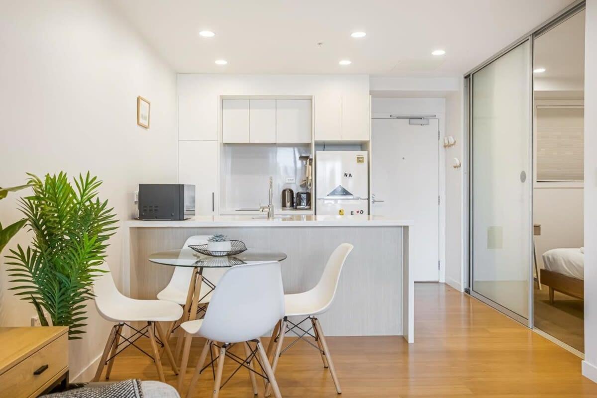 Cosy Two Bedroom Apartment With Balcony Pool And Gym Auckland Bagian luar foto