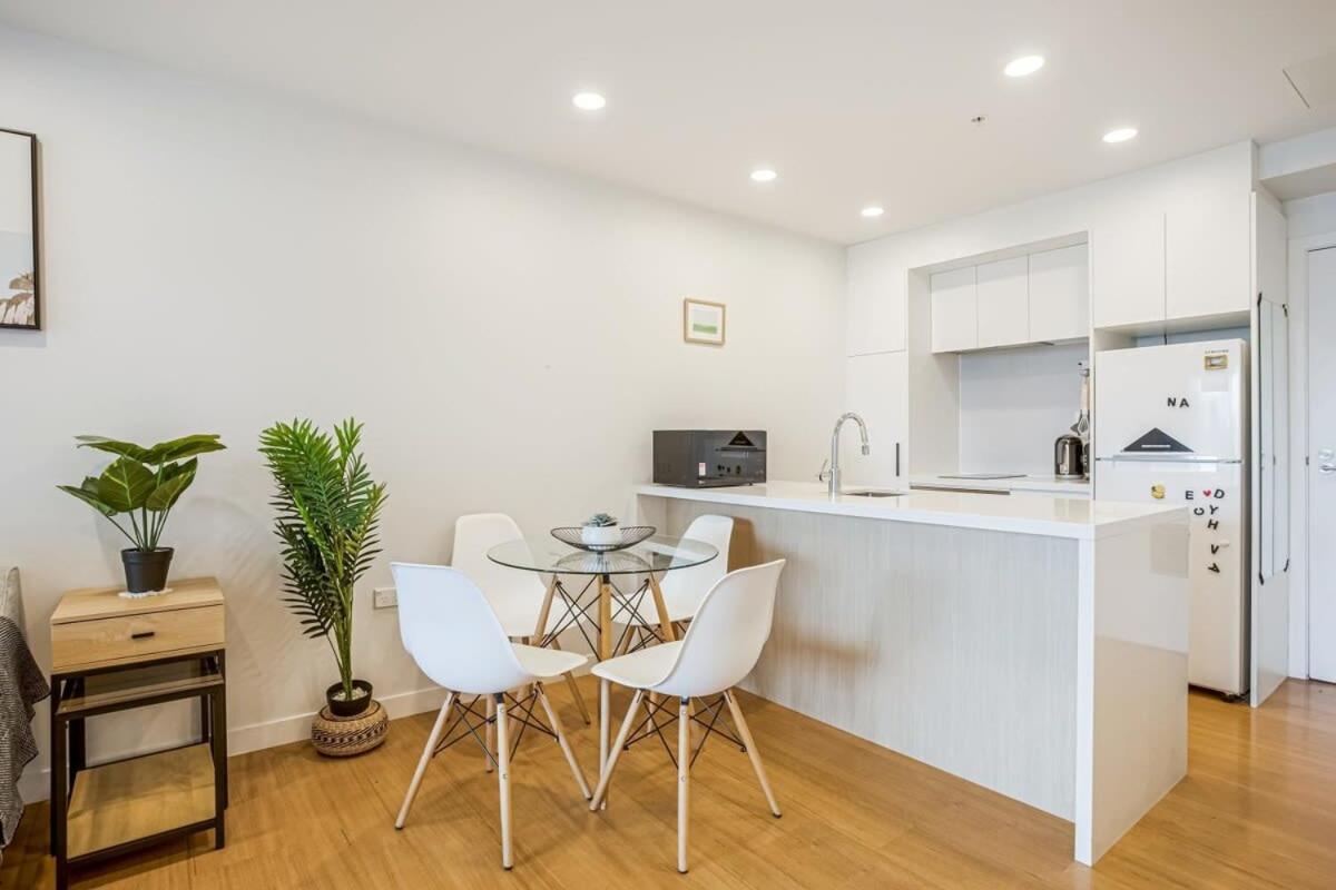 Cosy Two Bedroom Apartment With Balcony Pool And Gym Auckland Bagian luar foto