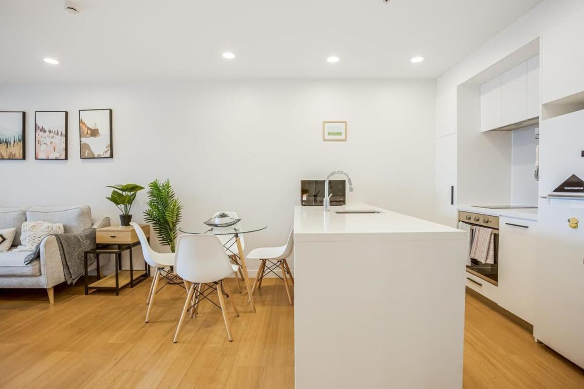 Cosy Two Bedroom Apartment With Balcony Pool And Gym Auckland Bagian luar foto